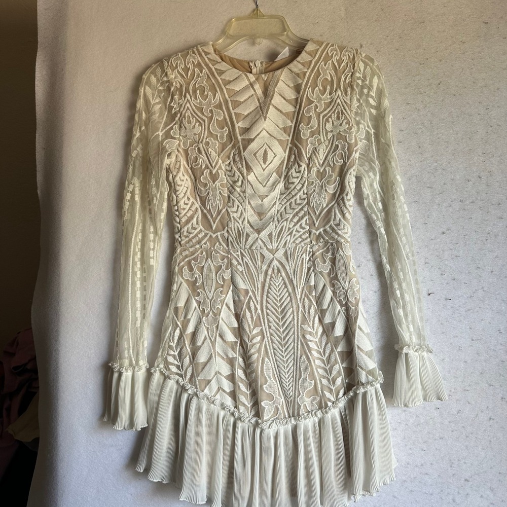 Angel Biba White Lace Mini Dress Long Sleeve Pleated Ruffle Hem Nude Lining US S